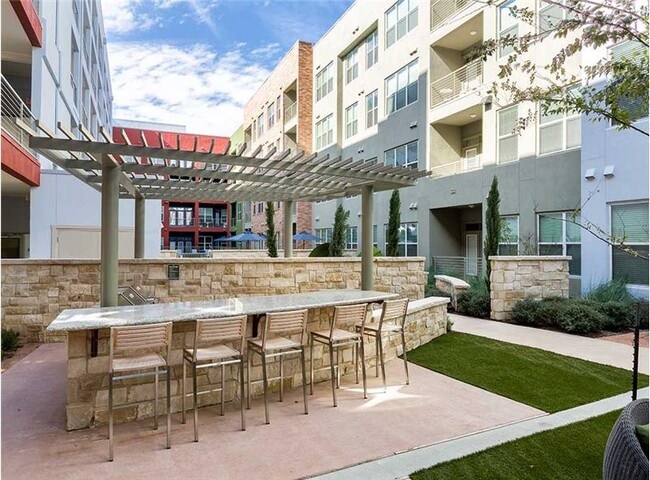 Photo - 1902 1/2 Simond Ave Unit A9-83