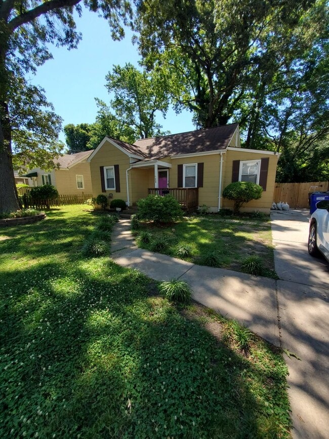 Photo - 959 Winward Rd