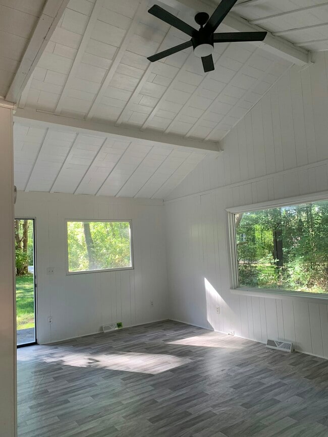 Photo - 4472 Brott Rd