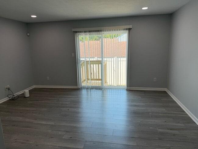 Photo - 8444 Hague Rd