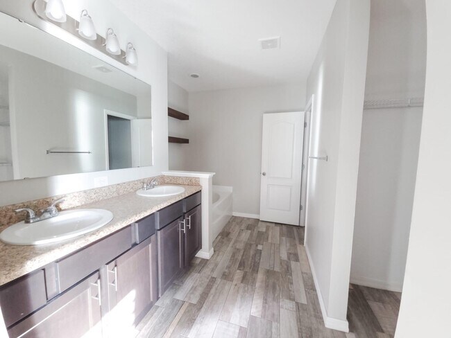 Photo - 185 SW Exmore Ave