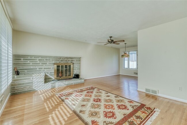 Photo - 241 Willowcrest Dr