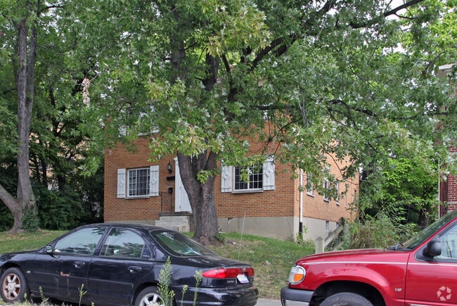 Photo - 155 Niagara Ave