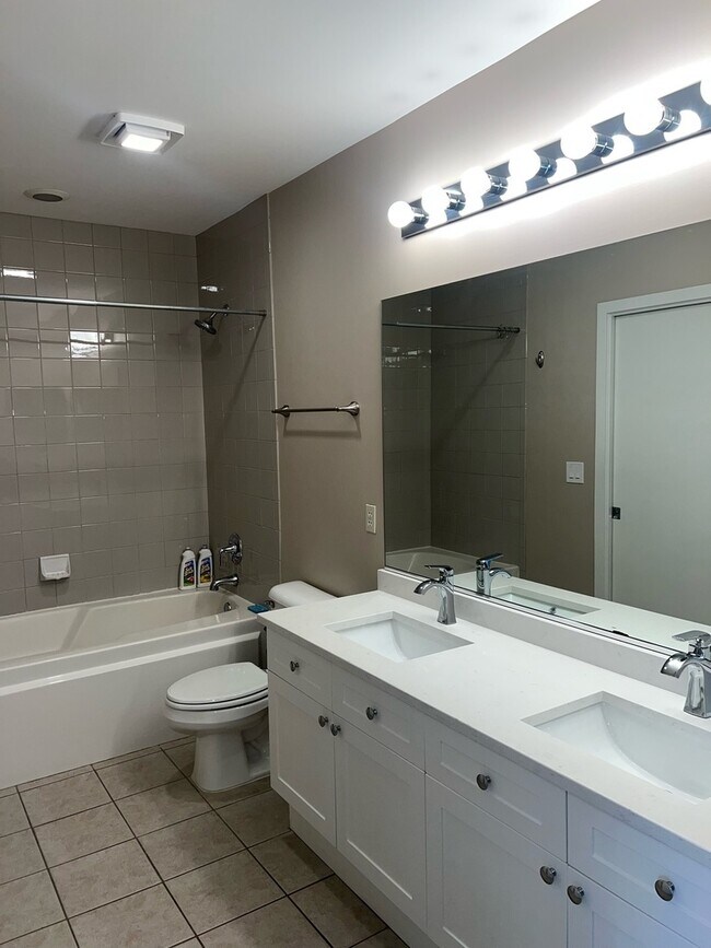 Photo - 1155 W Madison St Unit 305