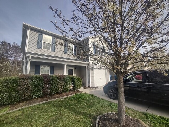 Building Photo - Spacious 3-Bedroom Home with Garage