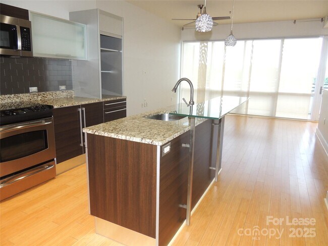 Photo - 1133 Metropolitan Ave Unit 606