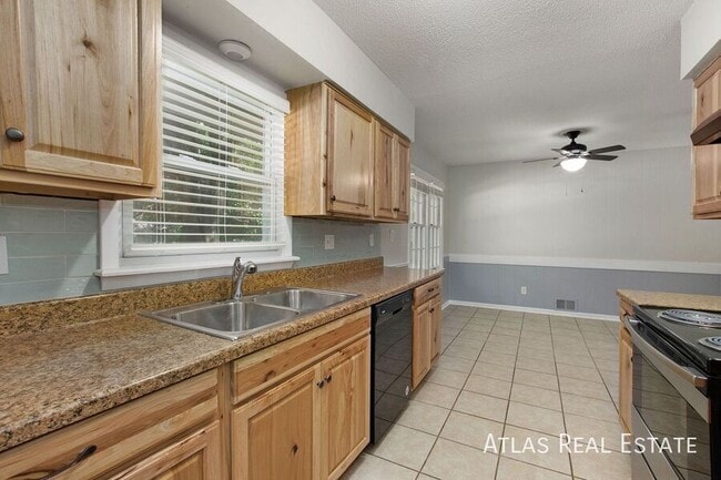 Photo - 625 NW Kay Dr