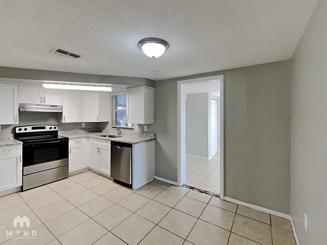 Photo - 9136 Suffolk Ln
