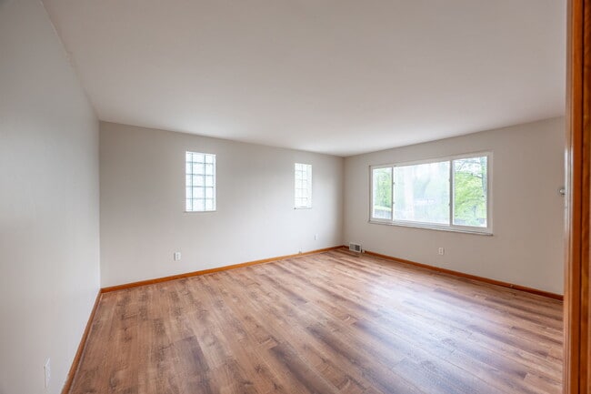 Building Photo - 5165 Stanton Ave Unit 2