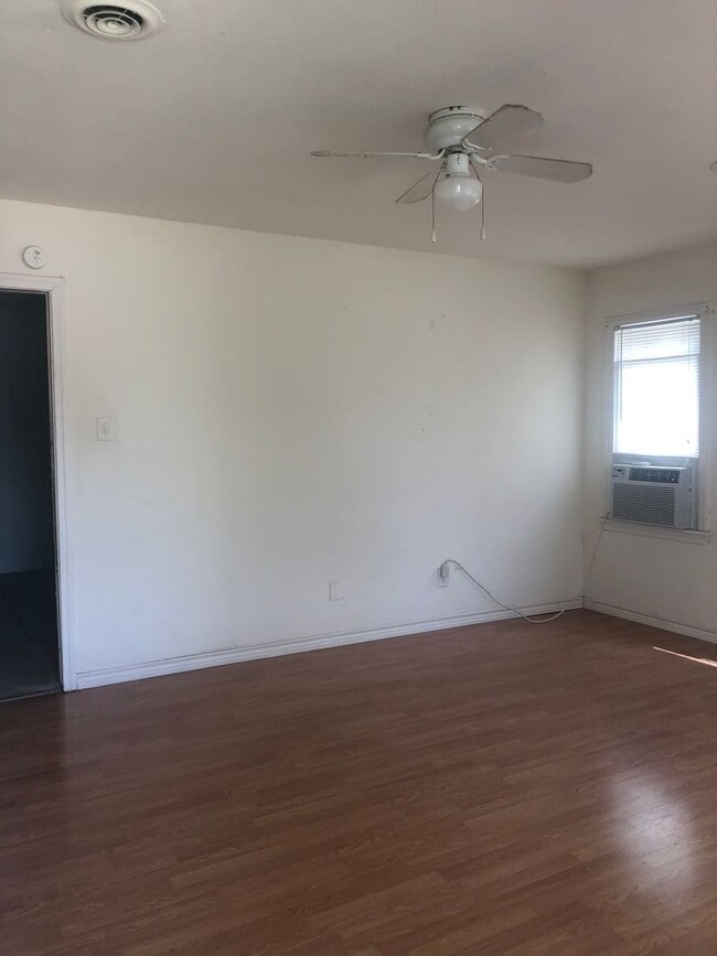 Photo - 919 S Bryan St Unidad 919 S. Bryan St.  A