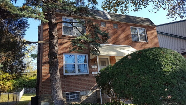 Photo - 205 Robbins St Unit 2