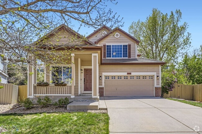 Building Photo - Walkability, Space, and Sunshine: 4Bd Home...