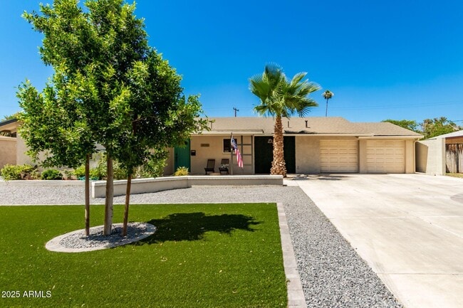 Building Photo - 4030 E Catalina Dr Rental