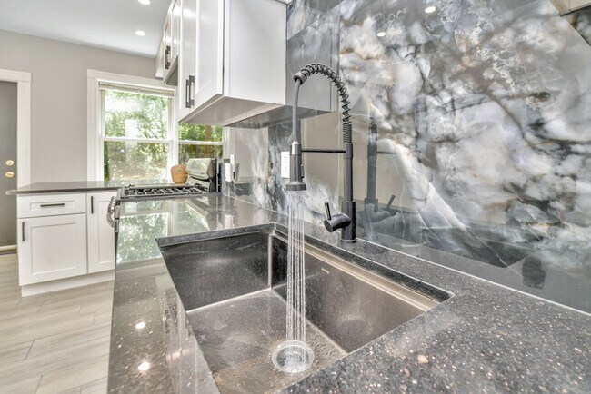 Photo - 9A Ruthven St Unit 2
