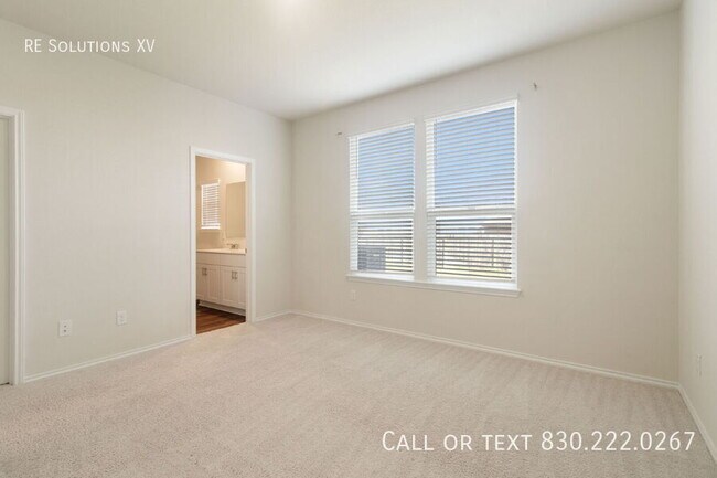 Photo - 10243 Band Wagon