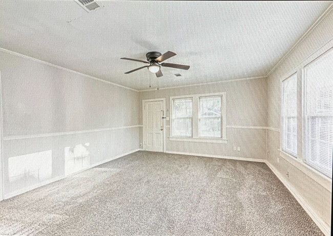 Photo - 208 W Lobit Ave