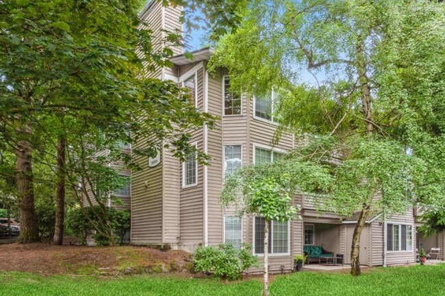 Building Photo - 2 bedroom in Kirkland WA 98034 Unit B-203 Rental