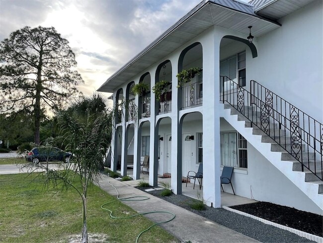 Photo - 102 Lullwater St