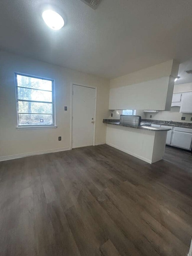 Photo - 1817 Victoria Dr