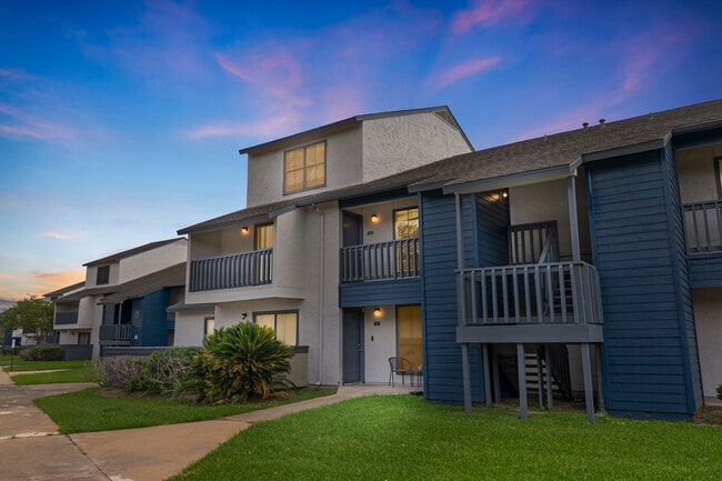 Building Photo - Palm Village Rental