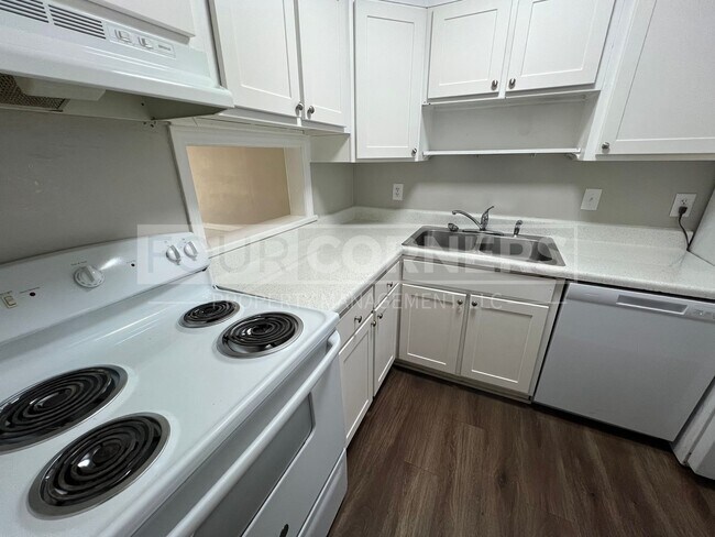 Photo - Lovely 2 Bedroom 1.5 Apartment Unit 2305-A