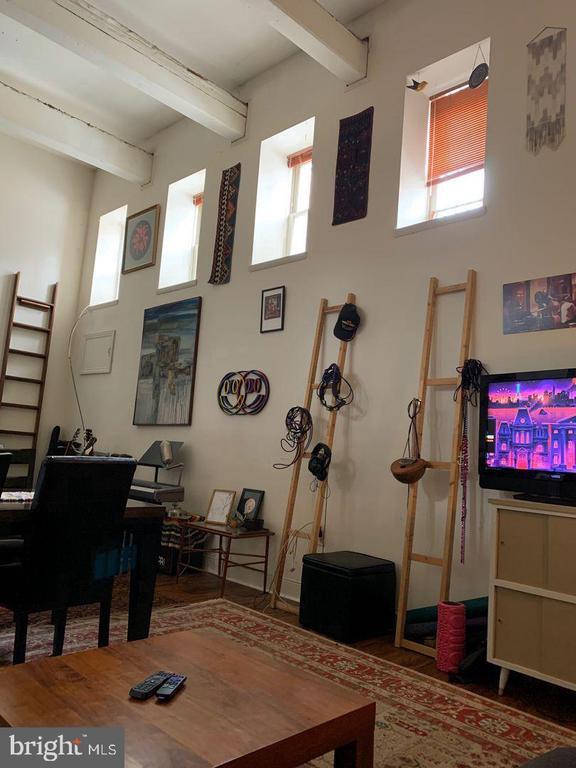 Photo - 2837 Cambridge St