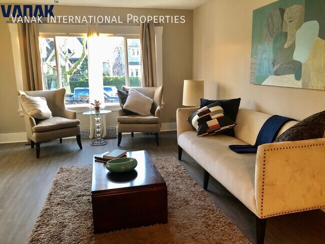 Photo - Spacious 3 Bedroom, 2 Bath Home in Prime Kitsilano Location Unit Main floor