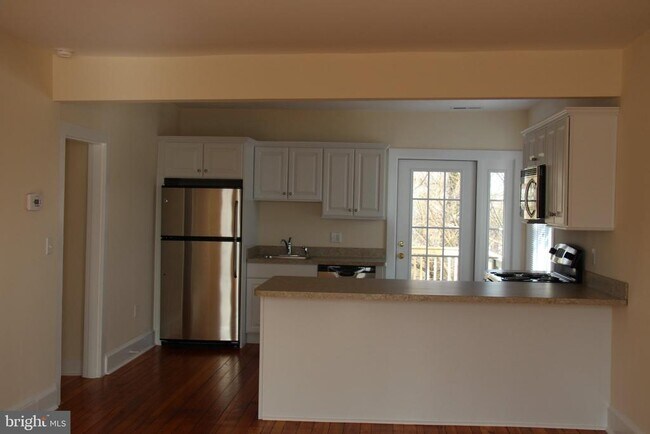 Photo - 205 Railroad Ave