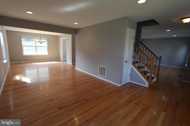 Photo - 5213 Zephyr Ave