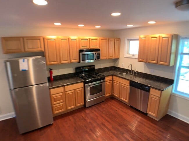 Photo - 2023 Federal St