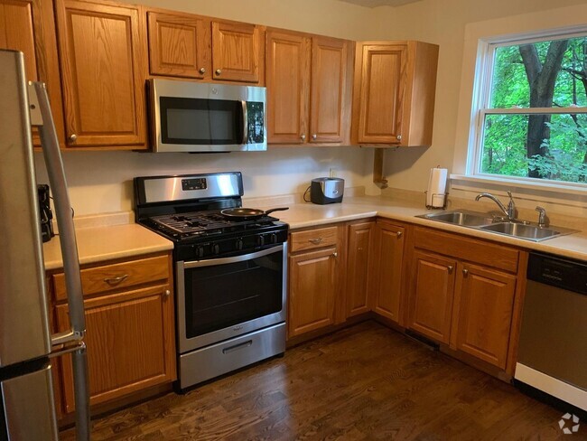 Building Photo - 181 Winchester Ave Unit 2nd Floor Rental