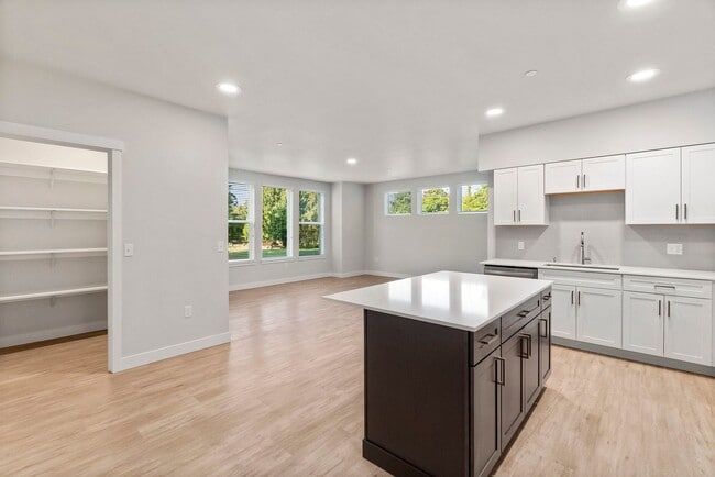 Photo - 350 North Apartments