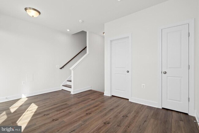 Photo - 596 Watermans Dr