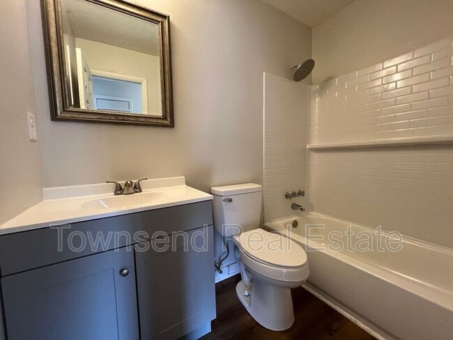 Photo - 836 Muskegon Dr