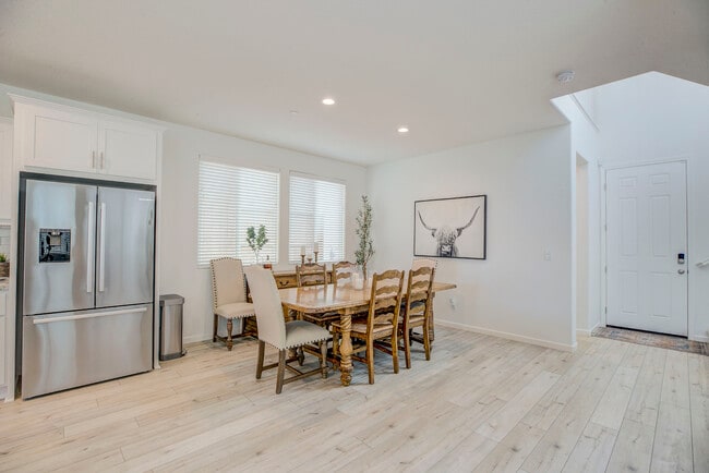1381 Larkspur Dr