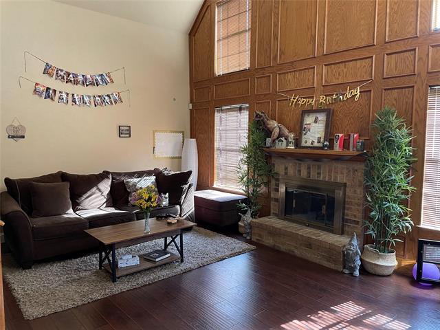 Photo - 2302 Oakcrest Dr