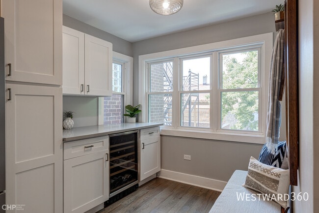 Photo - 2344 N Oakley Ave Unit 2