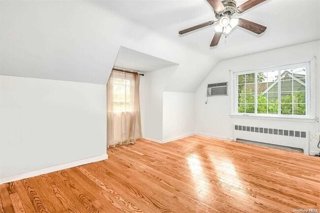 Photo - 100 Willis Ave. Apartamento