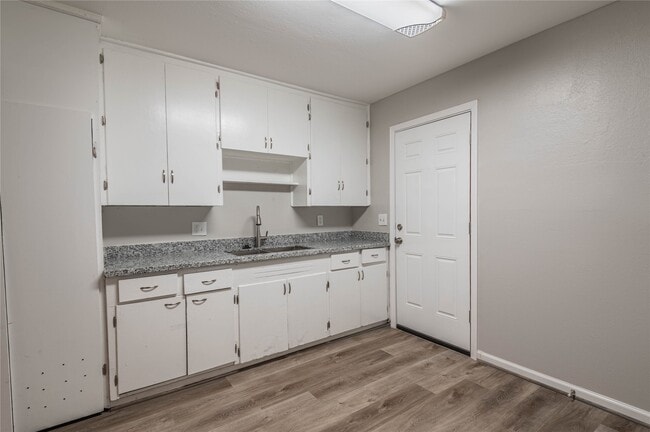 Building Photo - 4817 Van Fleet St