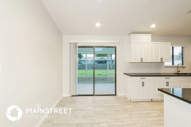 Photo - 751 Winchell St SW