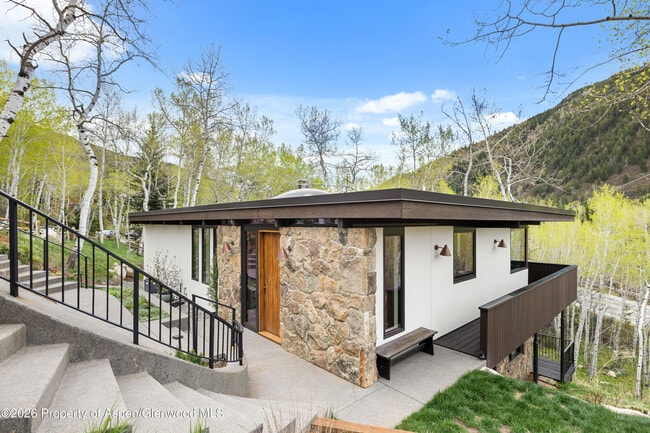 Photo - 284 Eastwood Rd