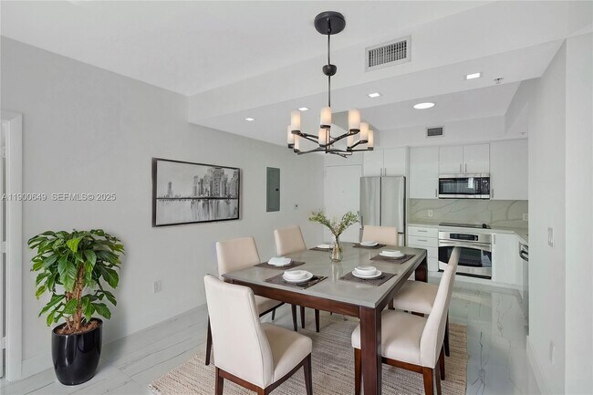 Photo - 90 SW 3rd St Unidad 1602