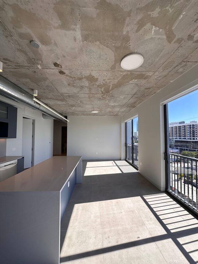 Building Photo - 113 NW 24th St Unit A1 Rental