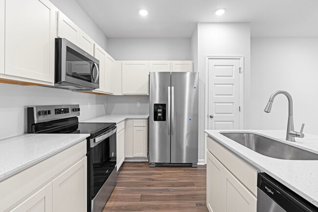 Photo - 3 Bedroom Triplex in Smithfield!