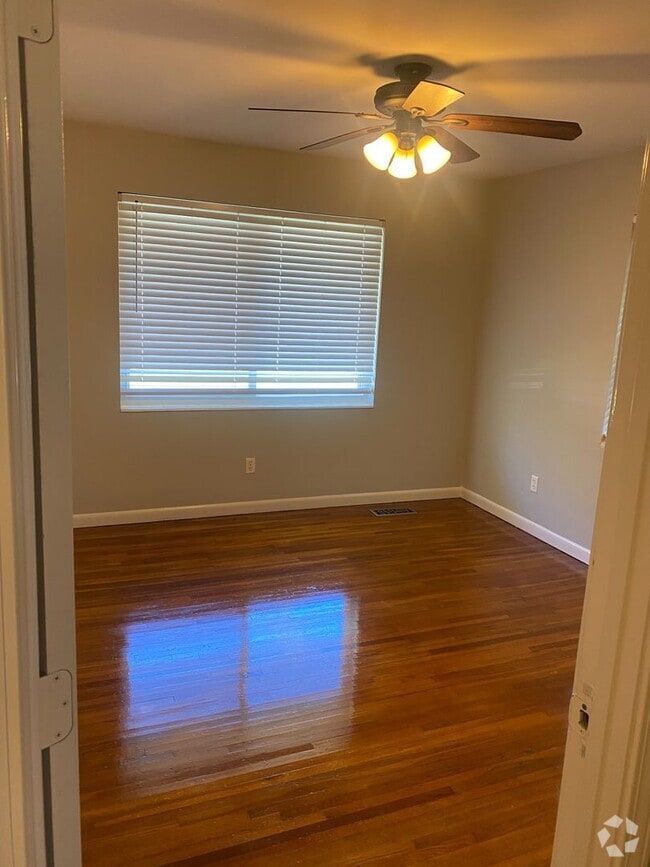 Building Photo - MOVE IN READY! MOVE IN SPECIAL AVAILABLE!!... Rental