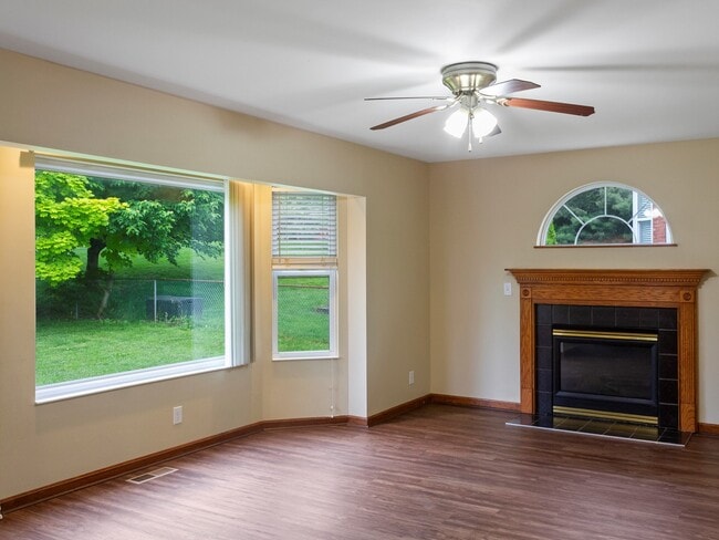 Photo - 3004 Wolf Creek Way