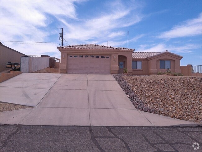Building Photo - Seasonal Winter Rental Nov 1st to April 30...