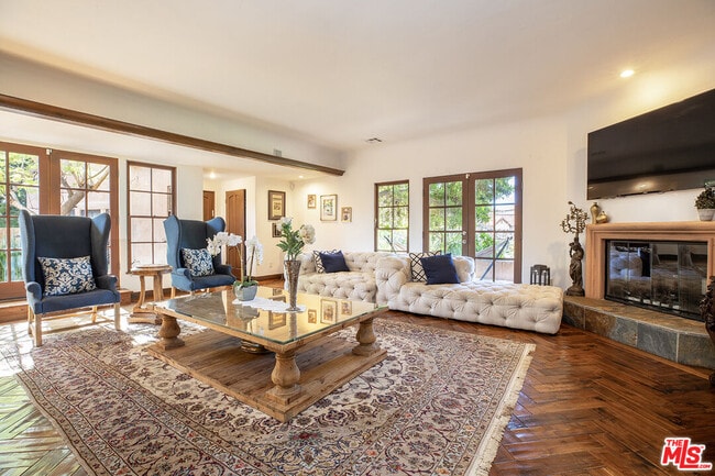 Photo - 10365 Holman Ave
