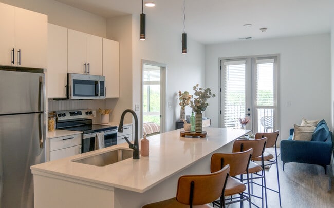 Building Photo - Versa Rental