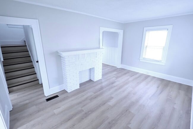 Building Photo - 1490 Hillside Terrace